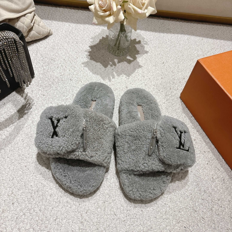 l0vis Vvtt0n slippers